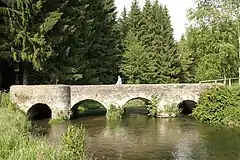 Le pont Marie-Thérèse (XVIIIe siècle) sur la Lesse.