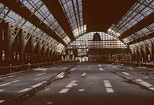 Intérieur de la station désaffectée
