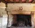 Une imposante cheminée du XVIe siècle.