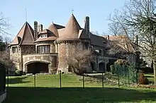 Vue latérale du manoir.