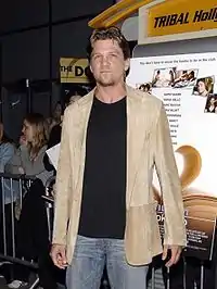 Marc Blucas, acteur jouant Riley.