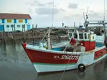 Bateau de pêche amarré au port de La Cayenne.
