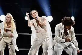 Mariette interprétant One Day.