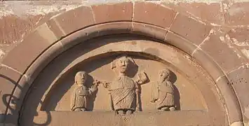 Tympan roman (XIIe siècle).