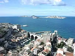 Vallon des Auffes, îles du Frioul et monument aux morts d'Orient.