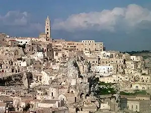 Sassi de Matera dans la région de Basilicate remontant au paléolithique (Xe millénaire av. J.-C.).