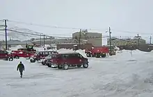 Véhicules routiers stationnés sur la base de McMurdo.