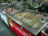 suite de frigos contenant des viandes semi-préparées sous forme de hamburgers, fricandelles, boulettes, etc.