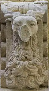 Modillon n°7 – Tête caprine dont il manque une partie