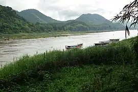 Basse-eaux du Mékong à Luang Prabang (nord du Laos).