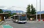 Mercedes-Benz Citaro G de la ligne F (actuelle ligne 60) passant la douane de Ferney-Voltaire pour rentrer en Suisse.