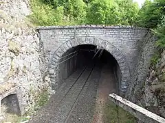 Vue de la tête du tunnel des Écomboles no 1 côté Mesnay - Arbois.