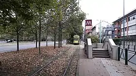 Bouche d'accès à la station.