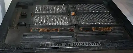 Compositions de quatre pages dans un châssis