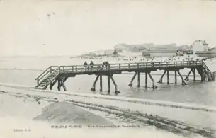Passerelle en bois de franchissement piéton de l'embouchure du Courant
