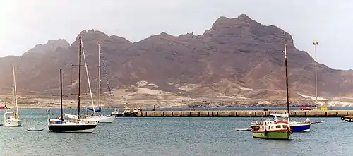Vue du mont Cara depuis Mindelo.