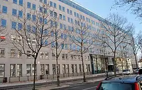 Entrée principale avenue Duquesne.