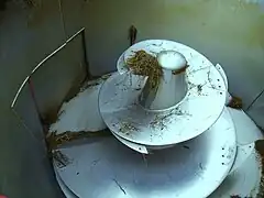 Intérieur d'une mélangeuse à vis verticale.