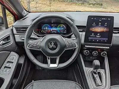 Tableau de bord d'une Mitsubishi Colt de 2023.