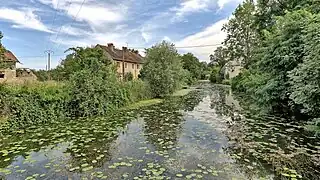 Le canal d'amenée des anciennes forges.