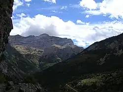 La partie sud de vallée de l'Ara et le Mondaruego (2 848 m) en octobre.