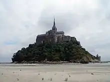 Le mont vu depuis la mer.