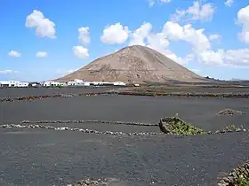 Vue de la Montaña Tinache depuis le village de Mancha Blanca.