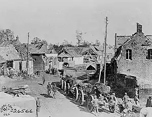 Les armées alliées à Montbrehain fin octobre 1918 (place du monument de nos jours).