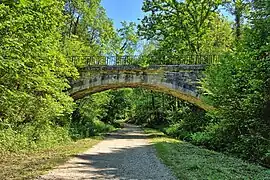 Pont sur l'ancienne voie ferrée à Montgesoye.