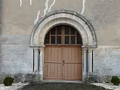 Le portail néo-roman.