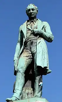 Statue de John Cockerill surmontant le monument