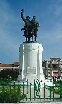 Monument aux morts Demba et Dupont (1923), Dakar, place des Tirailleurs africains.