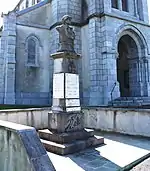 Le monument aux morts.