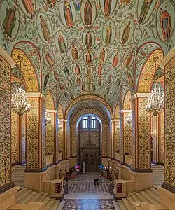 Décor intérieur avec les fresques des souverains de Russie.