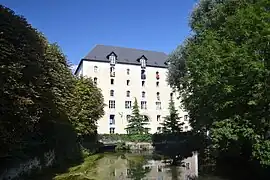 Le moulin de Vaux sur les bords de la Juine à Étréchy.