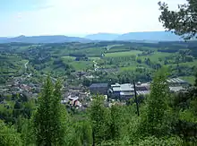 Vue aérienne de l'abbaye et de l'usine avant sa destruction (2008).