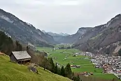 Vue de la Muotatal et du village de Muotathal