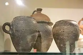 Céramiques dites black burnished découvertes à Frénouville, IVe siècle.