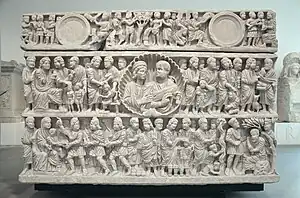 Sarcophage dit «De la Trinité» ou «Des Époux», famille de rang sénatorial. Marbre, H. 1,03 m.Art paléochrétien, 325/350 EC.Musée départemental Arles antique