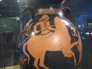 Pélikè de Gela. Amazone cavalière armée d'une lance. Vase à figures rouges, Athènes vers -440/-430