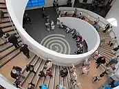 L'escalier en colimaçon situé au centre du musée