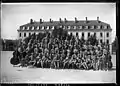 La musique du régiment en 1920 dans la cour de la caserne des Tourelles.