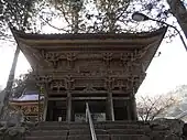 Sanmon à trois baies de rang moyen à Myōtsū-ji, préfecture de Fukui.