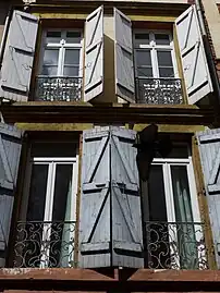 no 48 : détail des fenêtres.