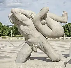 Homme catapultant une femme