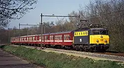 Voitures M2 en livrée rouges louées aux Nederlandse Spoorwegen.