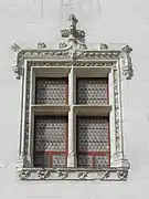 Fenêtre ornée d'un gâble.