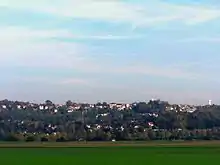 La commune vue de l'ouest.