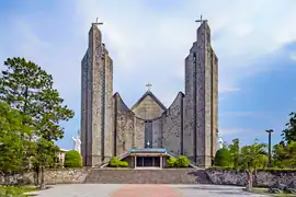 La cathédrale de Phủ Cam (en) en 2019.