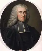 Médaillon représentant un homme portant perruque vêtu de noir.